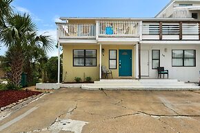 Beach Side- Harbor View