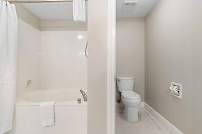 Windemere 908 Pool Side Cabana A Included!