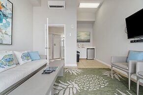 Windemere 908 Pool Side Cabana A Included!