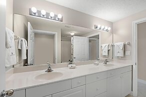 Windemere 908 Pool Side Cabana A Included!