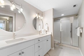 Windemere 908 Pool Side Cabana A Included!