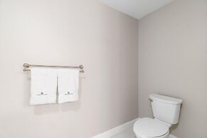 Windemere 908 Pool Side Cabana A Included!