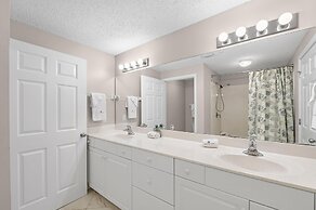 Windemere 908 Pool Side Cabana A Included!