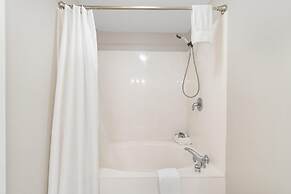 Windemere 908 Pool Side Cabana A Included!