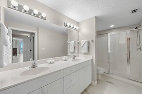 Windemere 908 Pool Side Cabana A Included!