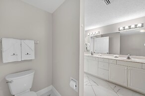 Windemere 908 Pool Side Cabana A Included!