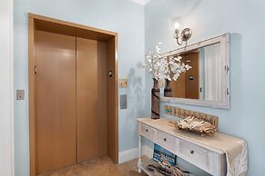 Indigo East 2104 Penthouse