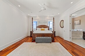Bella Villa Waterfront Suite