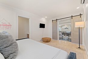 Bella Villa Waterfront Suite