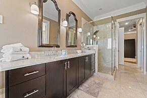 Bella Villa Waterfront Suite