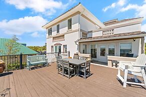 Bella Villa Waterfront Suite