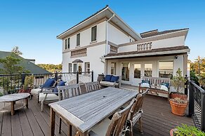 Bella Villa Waterfront Suite