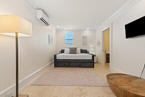 Bella Villa Waterfront Suite