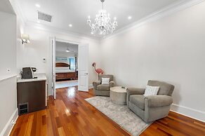 Bella Villa Waterfront Suite