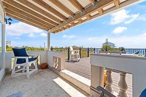 Bella Villa Waterfront Suite