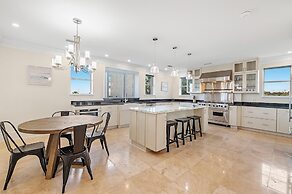 Bella Villa Waterfront Suite