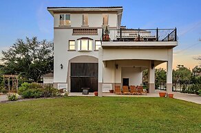 Bella Villa Waterfront Suite