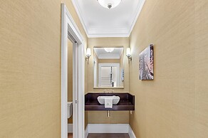 Bella Villa Waterfront Suite