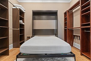 Bella Villa Waterfront Suite