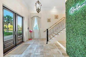 Bella Villa Waterfront Suite