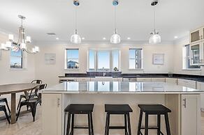 Bella Villa Waterfront Suite