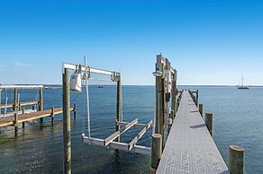 Bella Villa Waterfront Suite