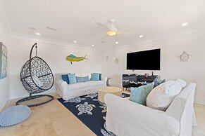 Bella Villa Waterfront Suite