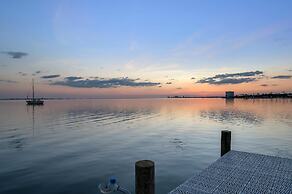 Bella Villa Waterfront Suite