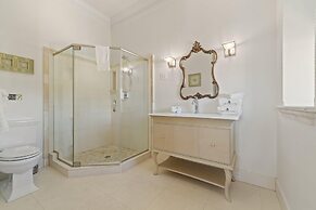 Bella Villa Waterfront Suite