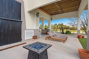 Bella Villa Waterfront Suite