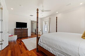 Bella Villa Waterfront Suite