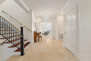 Bella Villa Waterfront Suite