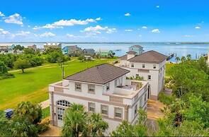 Bella Villa Waterfront Suite