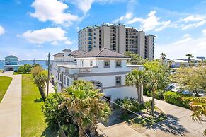 Bella Villa Waterfront Suite