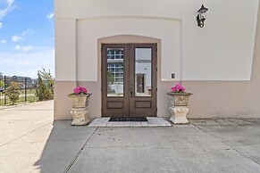 Bella Villa Waterfront Suite