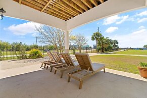 Bella Villa Waterfront Suite