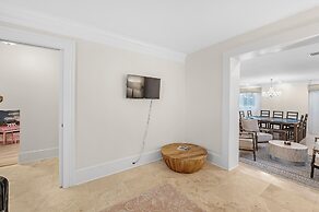 Bella Villa Waterfront Suite