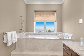 Bella Villa Waterfront Suite