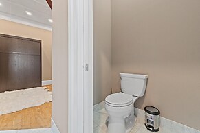 Bella Villa Waterfront Suite