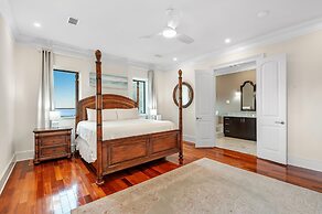 Bella Villa Waterfront Suite
