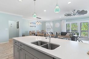 Salty Breeze at Lost Key Villas-pet Friendly!