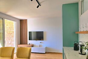 Aqua Bliss Apartment
