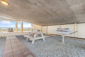 Crystal Shores West 902