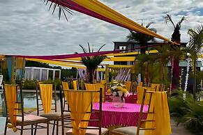 Countryard Resort By Alcor