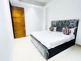 Roomshala 160 Hotel Red