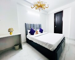 Roomshala 160 Hotel Red