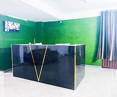 Roomshala 160 Hotel Red