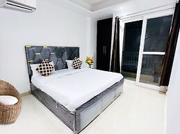 Roomshala 160 Hotel Red