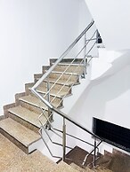 Roomshala 160 Hotel Red