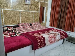 Roomshala 153 Hotel Krishnashrya